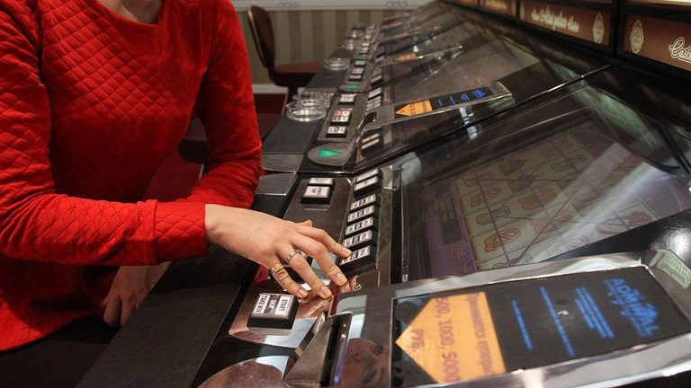 В Челябинске уничтожили более 100 единиц оборудования для игорного бизнеса