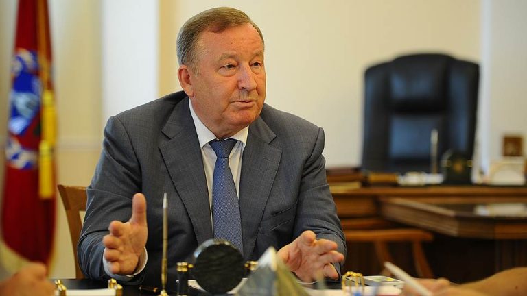 «Мы все немножко идеалисты»