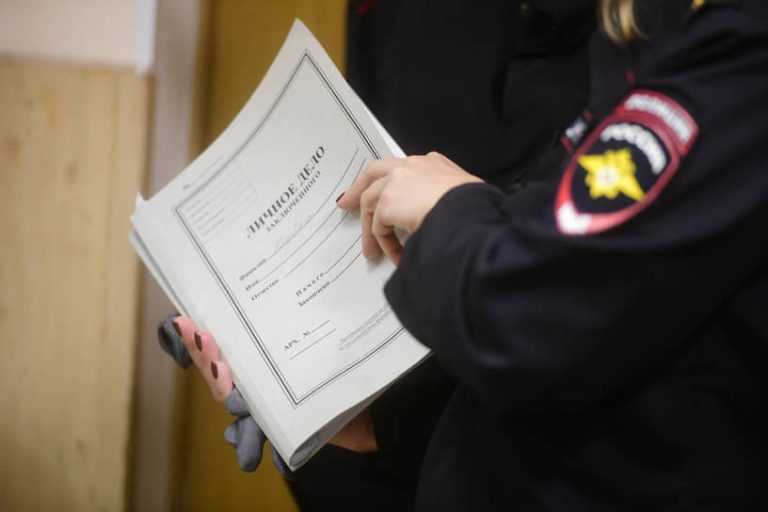 Полковнику предъявили бутлегеров