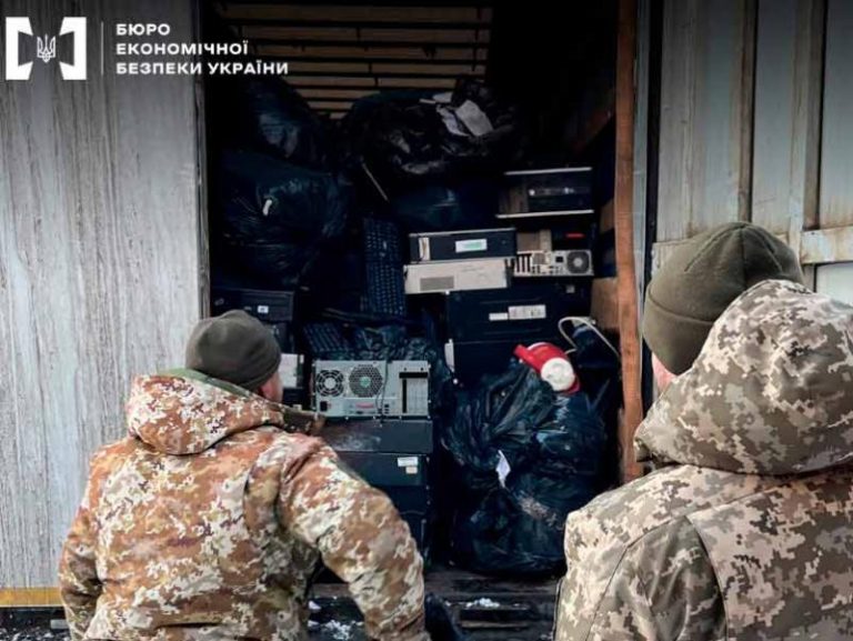 Изъяли у нелегалов: БЭБ передала пограничникам 500 компьютеров
