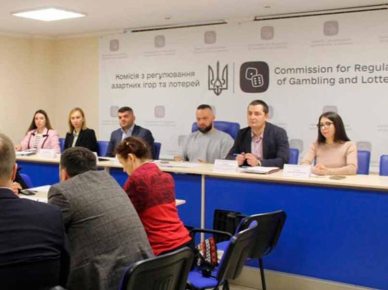 Стало известно, сколько зарабатывают члены КРАИЛ