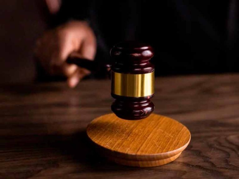 Суд наложил арест на счета Pin-Up и Vbet