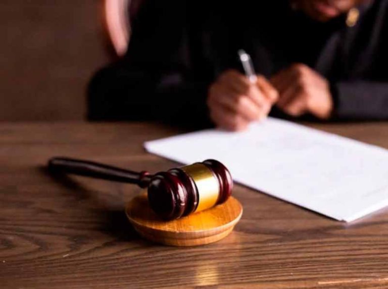 Суд обязал нелегального оператора уплатить 104 млн