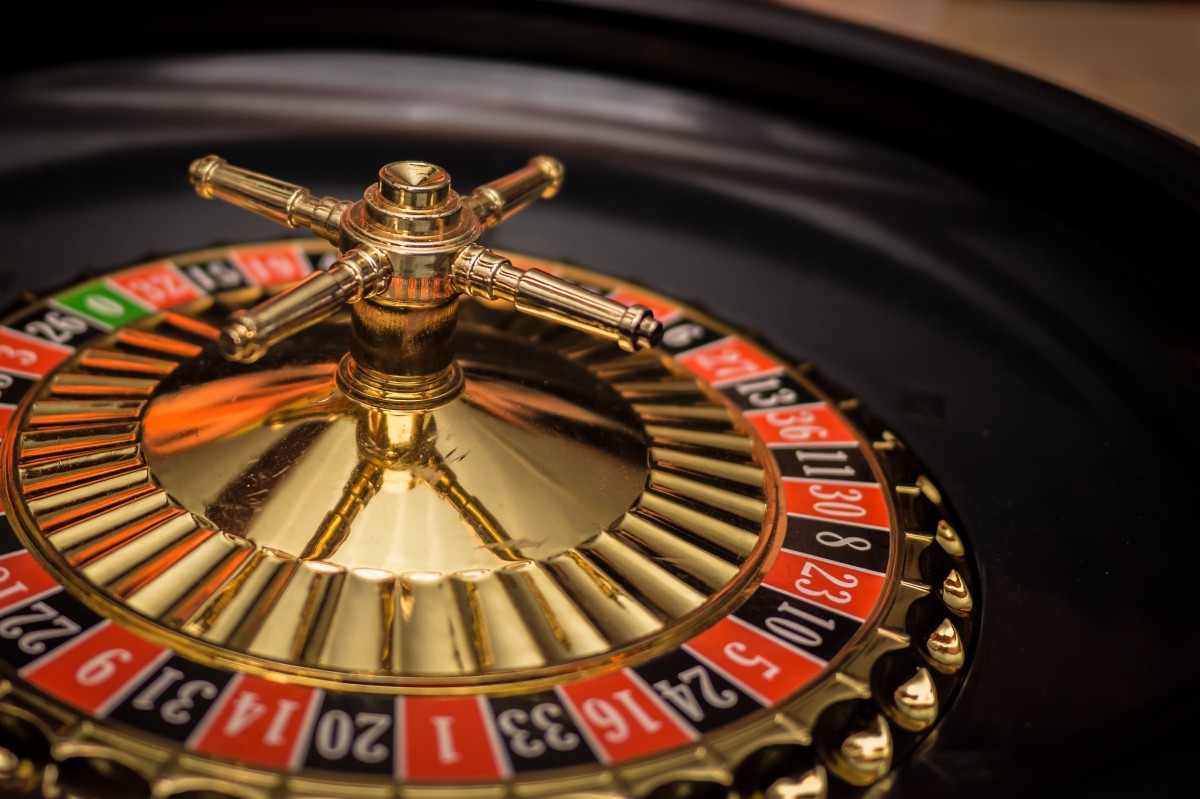 roulette_casino_black_red_dealer_gambling_luck-1223365