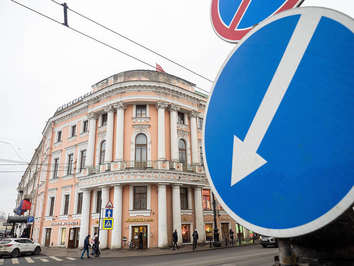 Отель «Талион Империал» в Петербурге за 4,4 млрд рублей приобрела компания «Лига»