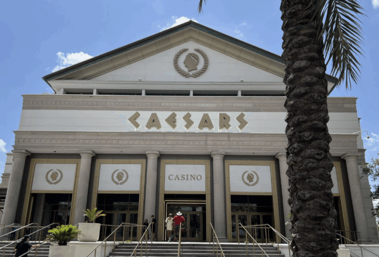Аналитики призывают повысить ставку при потенциальном поглощении Caesars